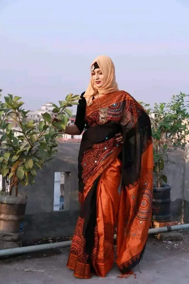 Exclusive Half Silk Handprinted Saree (এক্সক্লুসিভ হাফ সিল্ক স্ক্রিনপ্রিন্ট শাড়ি)